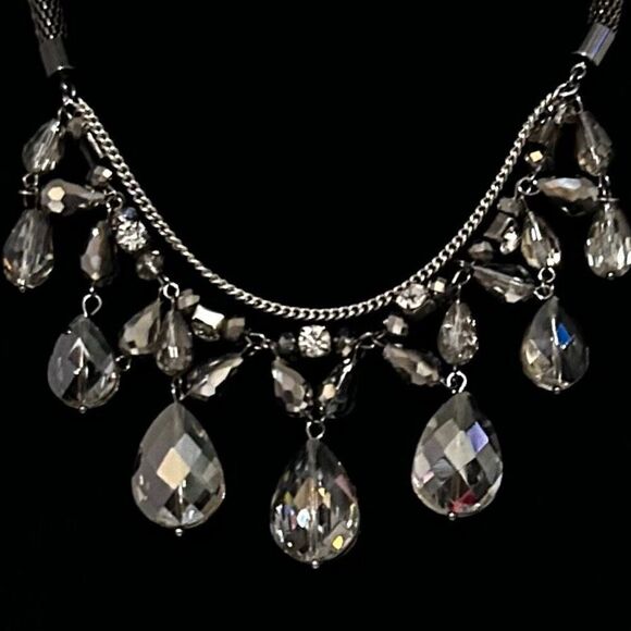 Vera Wang Costume Necklace 15" Gun Metal Finish Drop AB Crystal Mesh Chain - Picture 6 of 7